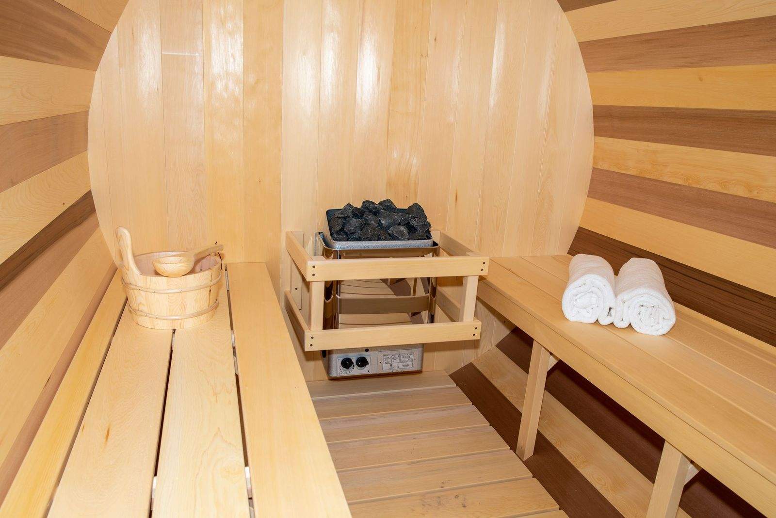 4 person barrel sauna