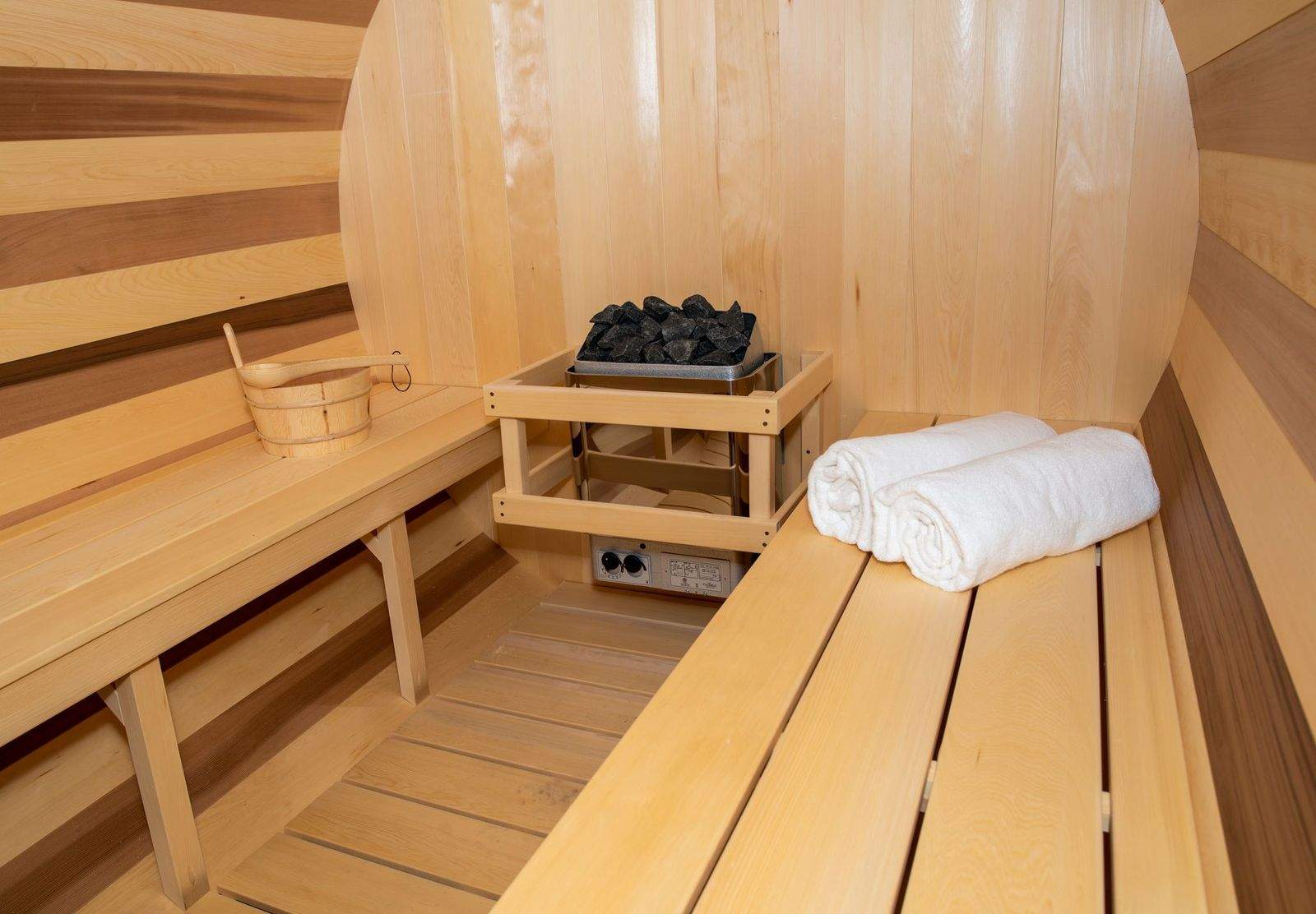 4 person barrel sauna